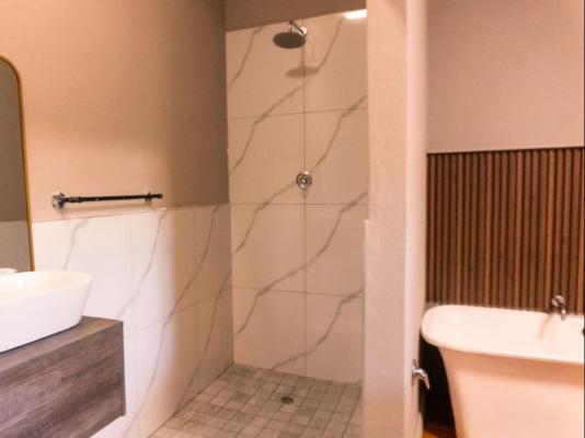 Room image 3