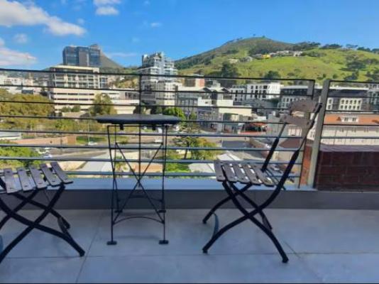 Essea NY Loft Cape Town - Mountain view