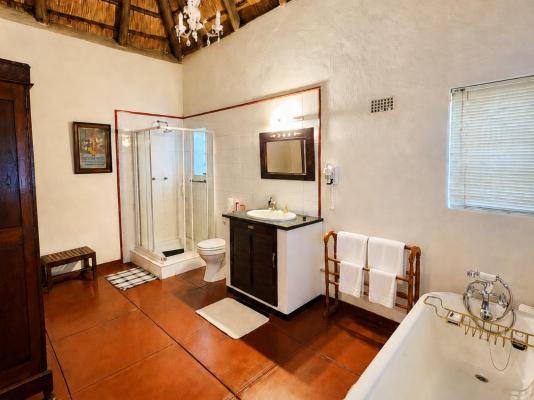 Room image 4