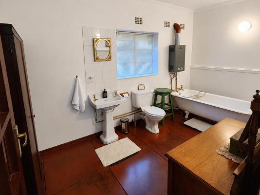 Room image 18