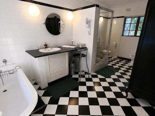 Room image 12