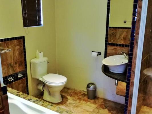 Room image 3