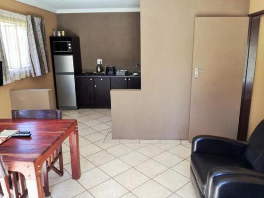 Room image 4