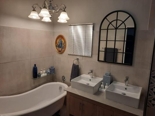 Room image 1