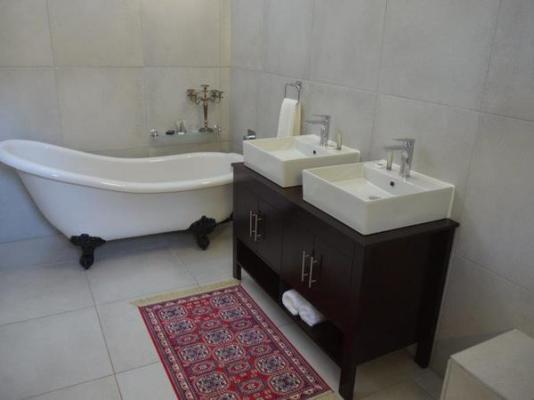 Room image 1