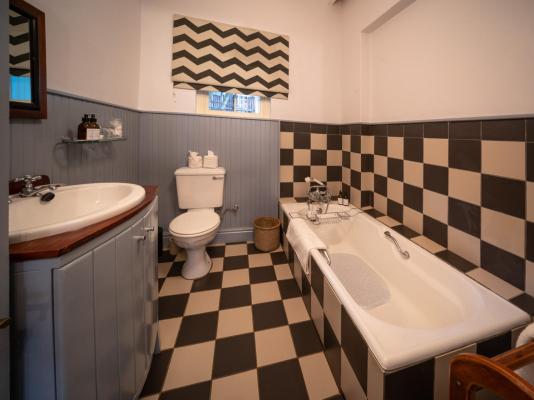 Room image 4