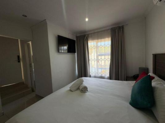 Room image 2