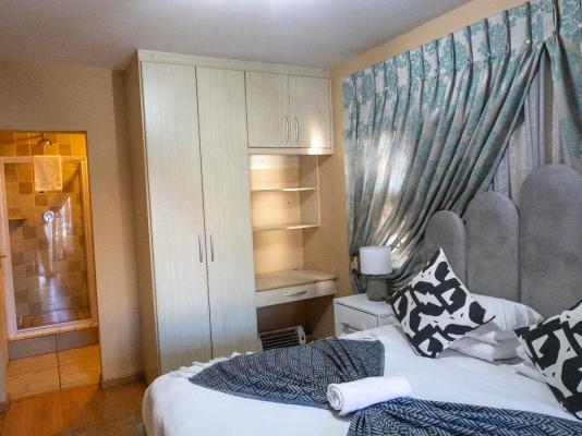 Room image 4