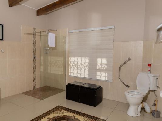 Room image 4