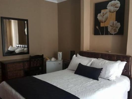 Ditsaleng Guest House - Bed