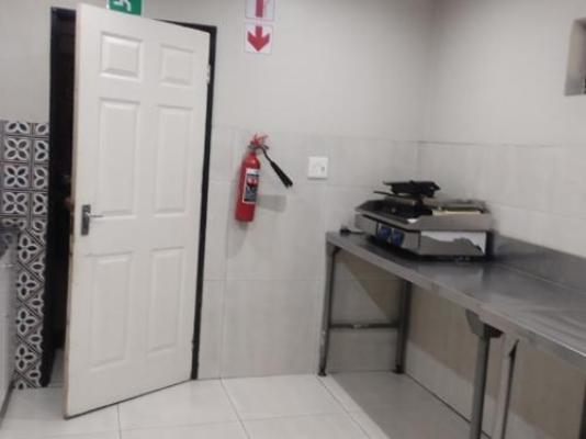 Ditsaleng Guest House - Kitchenette