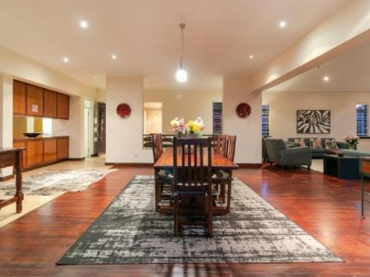 Villa On The 18th @ Pezula - Dining area