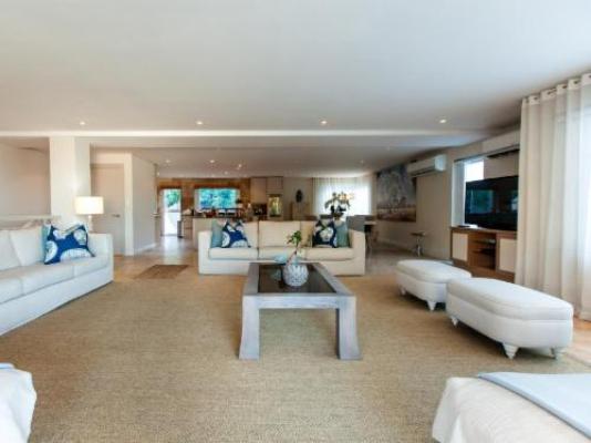 Villa on Slopes of Geneva Drive - Living Room