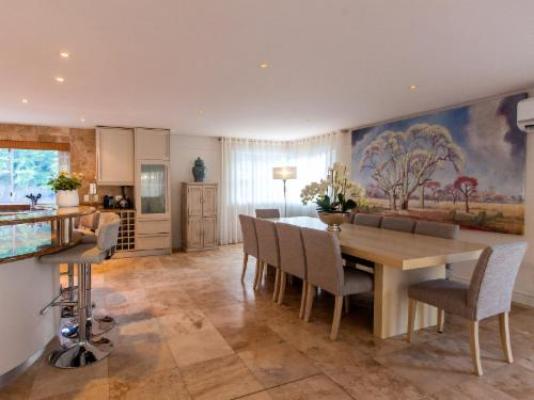 Villa on Slopes of Geneva Drive - Dining area