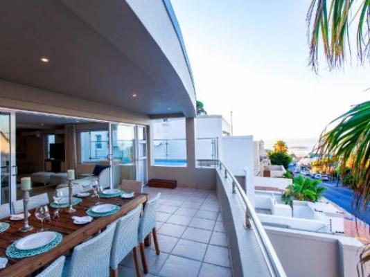 Villa on Slopes of Geneva Drive - Sea view