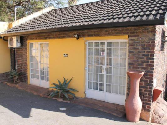 Flintstones Guest House Fourways - 270033
