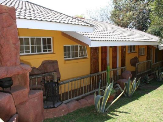 Flintstones Guest House Fourways - 270037