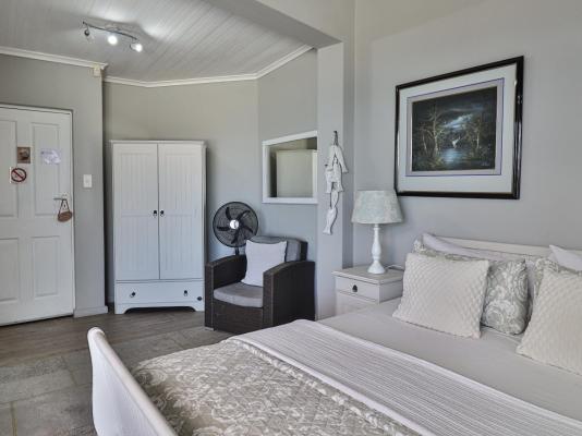 3ColoursBlue Guest House - 270129
