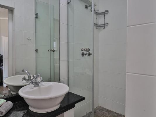 Room image 6
