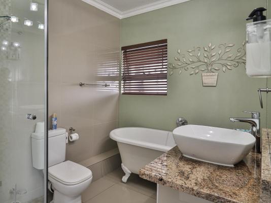 3ColoursBlue Guest House - 270138