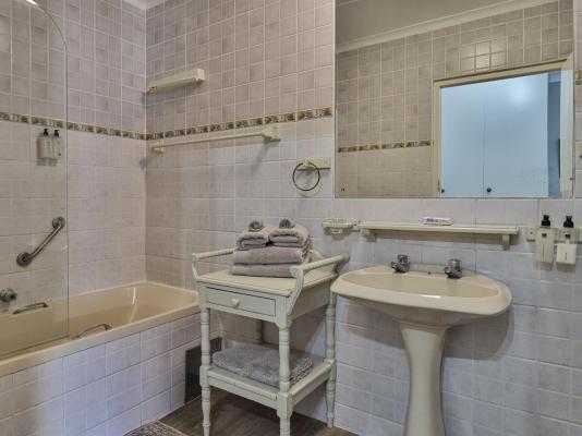 Room image 8