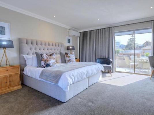 Room image 3