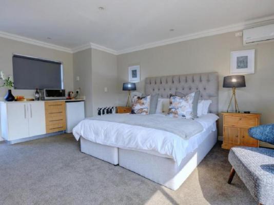 Room image 4