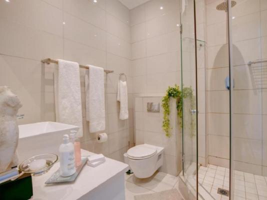 Room image 1