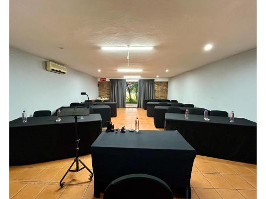 Airport Bird & Game Lodge - 270212