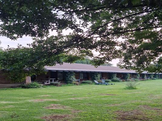 Airport Bird & Game Lodge - 270232
