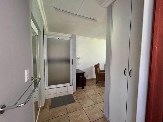 Room image 4