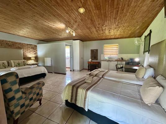 Airport Bird & Game Lodge - 270251