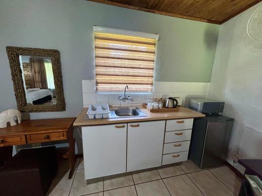 Airport Bird & Game Lodge - 270252