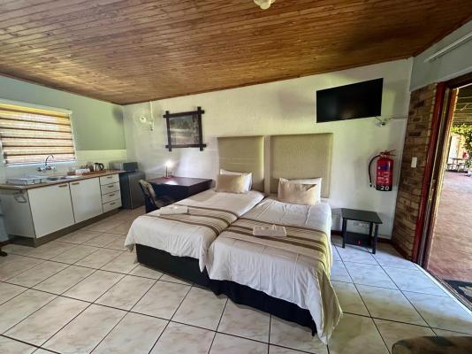 Airport Bird & Game Lodge - 270253