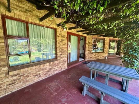 Airport Bird & Game Lodge - 270254