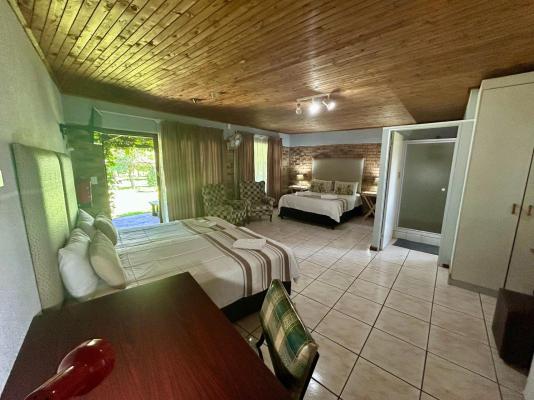 Airport Bird & Game Lodge - 270255