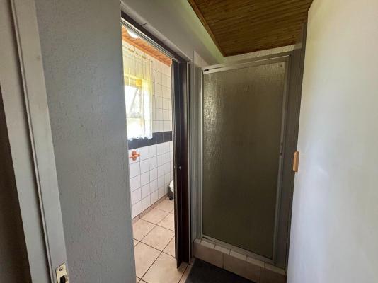 Airport Bird & Game Lodge - 270257