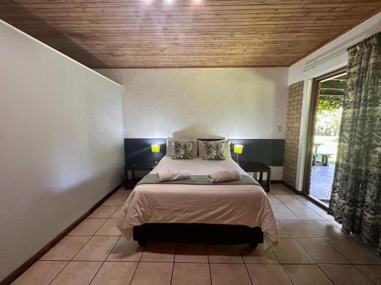 Airport Bird & Game Lodge - 270258