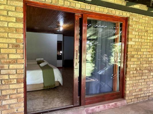 Airport Bird & Game Lodge - 270274