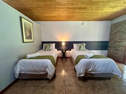 Airport Bird & Game Lodge - 270279
