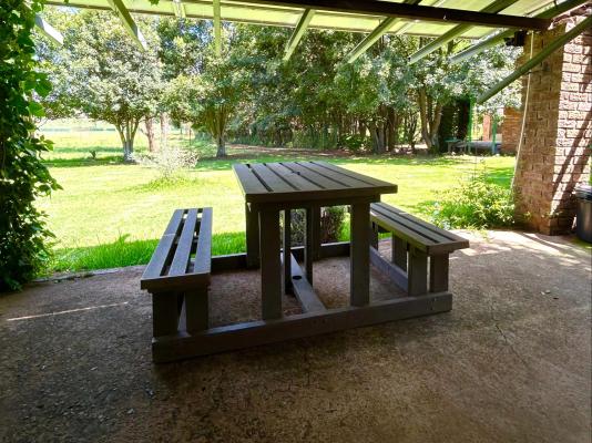 Airport Bird & Game Lodge - 270280