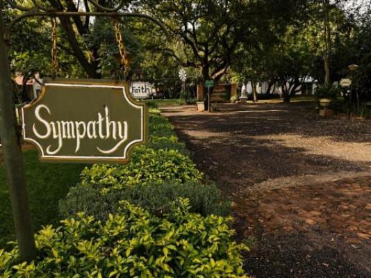 Hartbeespoort Country Hotel & Spa - Garden view