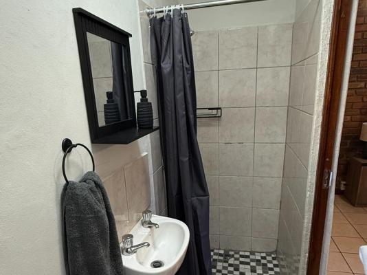 Room image 3
