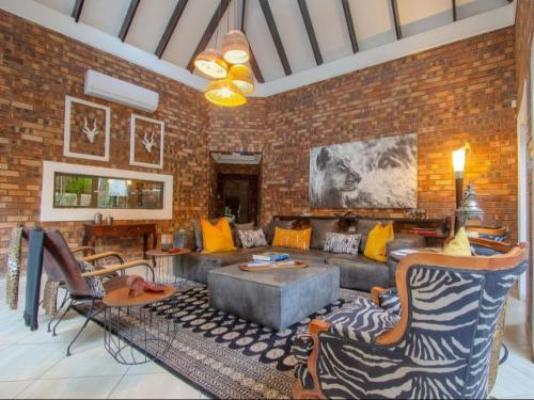 Kruger Afrique Lodge - Communal lounge/ TV room