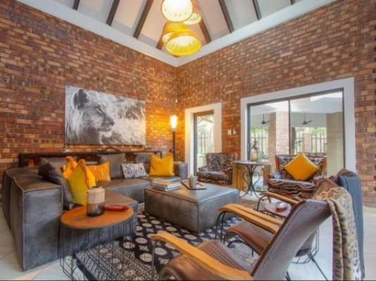 Kruger Afrique Lodge - Communal lounge/ TV room