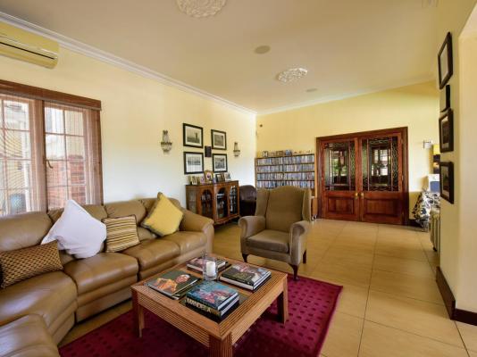Albion Manor - 270725