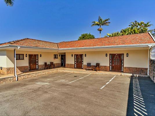 Albion Manor - 270726