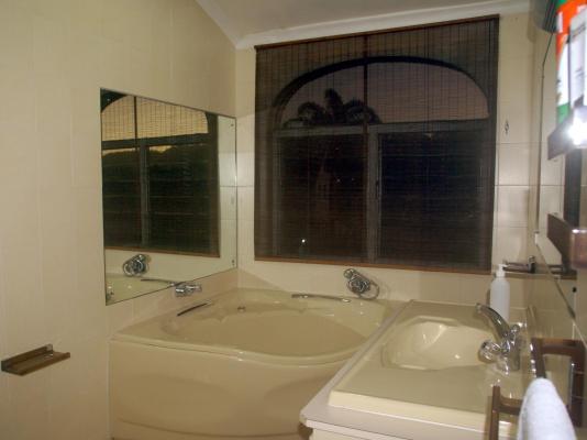 Albion Manor - 270756