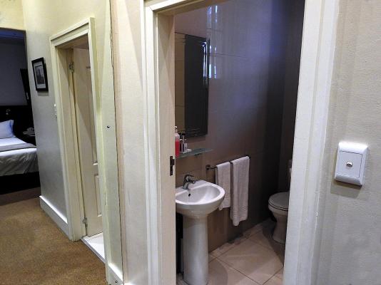 Albion Manor - 270804