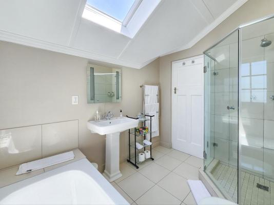 Room image 2
